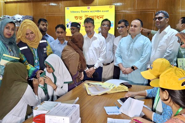 গাজীপুরে টাইফয়েড প্রতিরোধে টিকাদান ক্যাম্পেইন উদ্বোধন